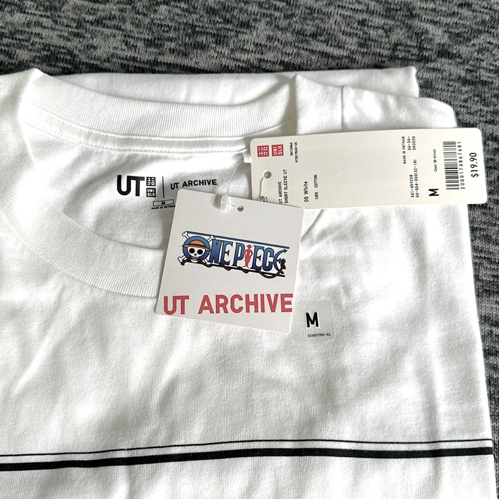 Uniqlo UT Archive One Piece White T-shirt size medium NWT - Picture 3 of 3